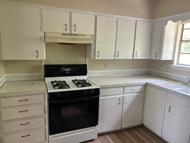 Building Photo - Zillow