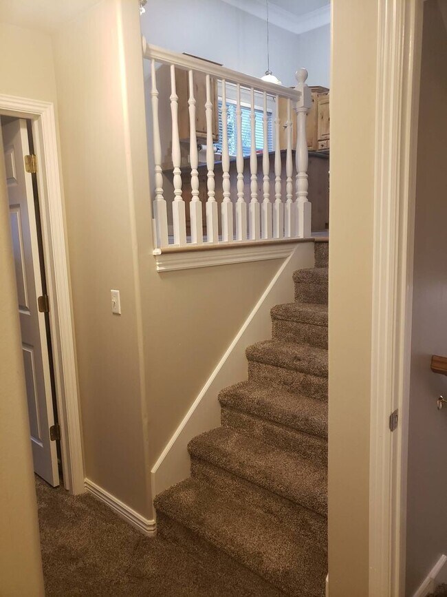 Building Photo - Beautiful 6 Bed 3 bath in Springville!!