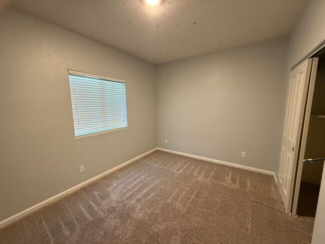 Building Photo - 2995 Stable Dr