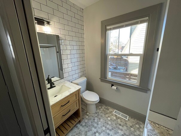 Building Photo - 503 Briarwood Ave SE