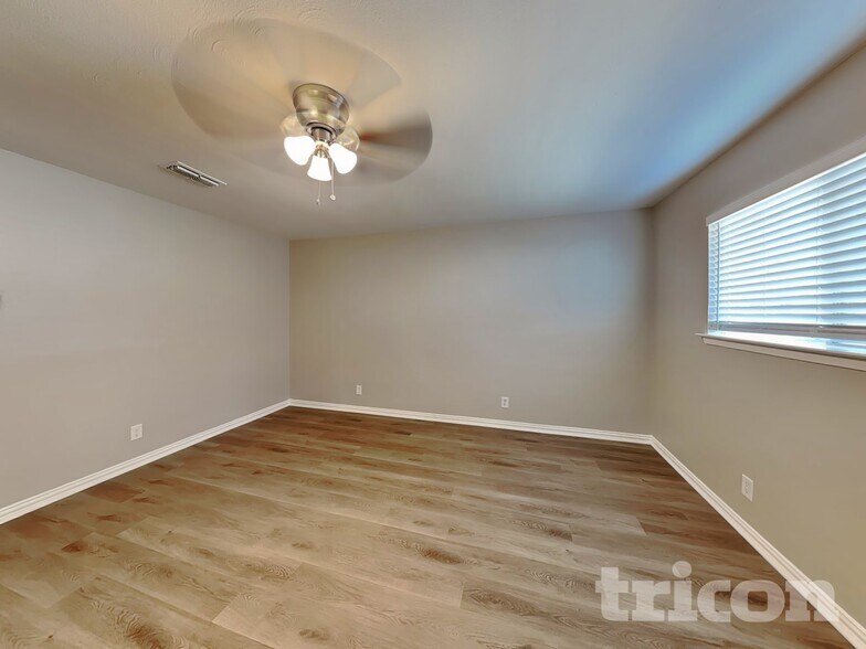 Building Photo - 902 Woodbrook St