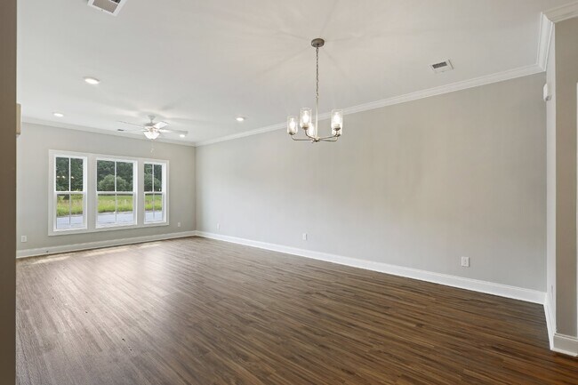Building Photo - Spacious townhome with a wooded view! Spec...