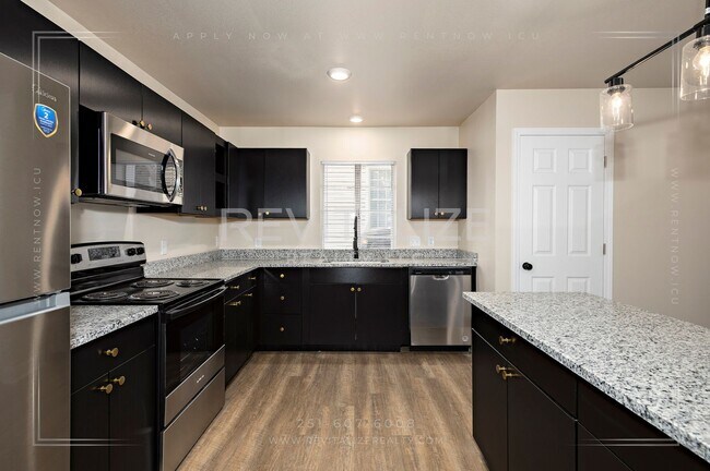 Building Photo - 1704 McGill Ave