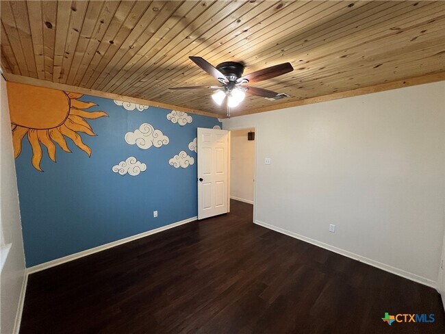 Building Photo - 10694 FM1670