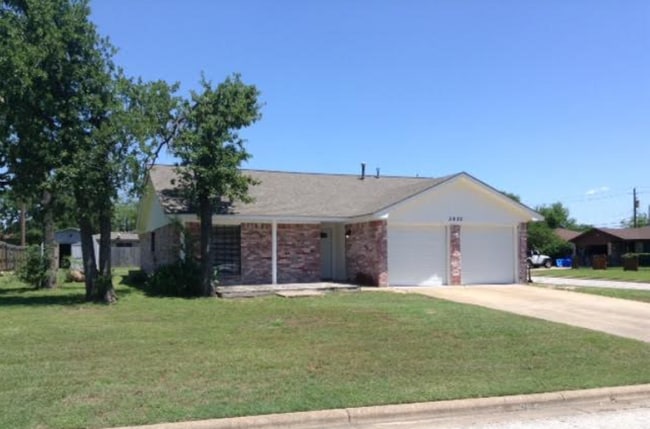 Primary Photo - 3900 Windwood Cir