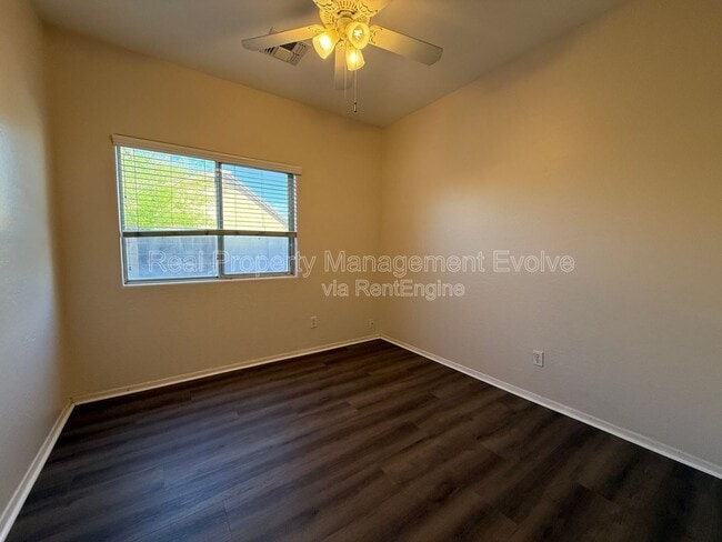 Building Photo - 1677 S Peppertree Dr