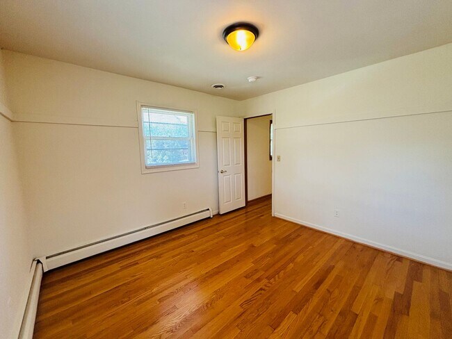 Building Photo - 616 Broce Dr