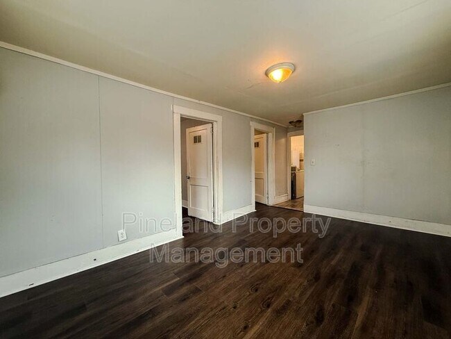 Building Photo - 407 Andy St