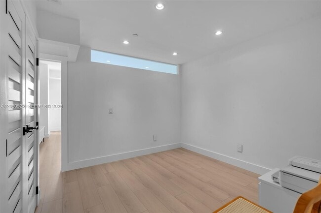 Building Photo - 151 Crandon Blvd