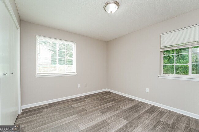 Building Photo - 165 Amethyst Dr