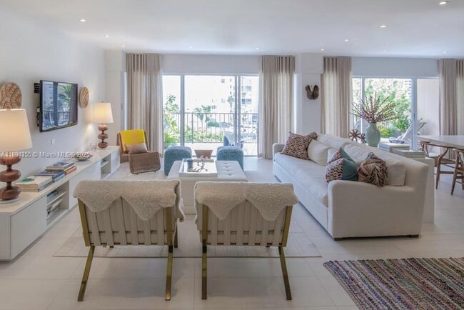 Building Photo - 1800 NE 114th St