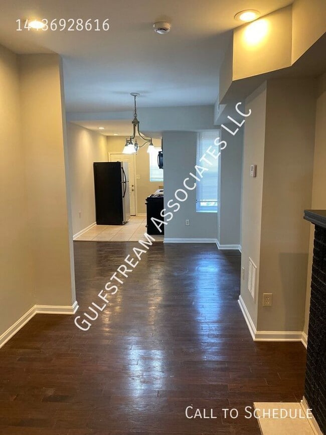 Building Photo - 2413 Llewelyn Ave