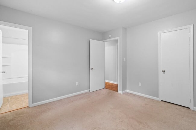 Building Photo - Newport News Rancher 3 BR 2 BA Culd-de-sac