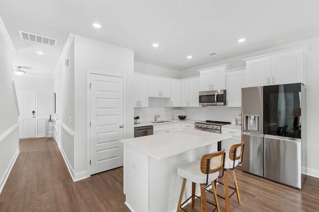 Building Photo - Oak Grove Townhomes