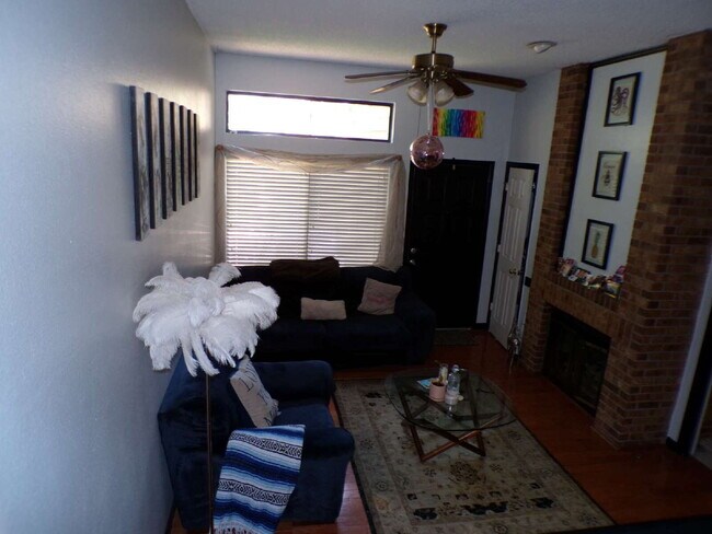 Building Photo - Wind Stream Condos - 3 Bedroom - 2 bathroo...
