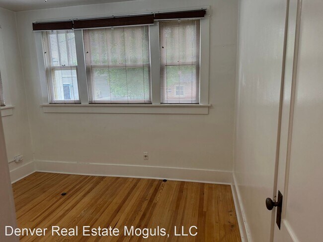 Building Photo - 3 br, 2 bath House - 1034 S. Corona St.