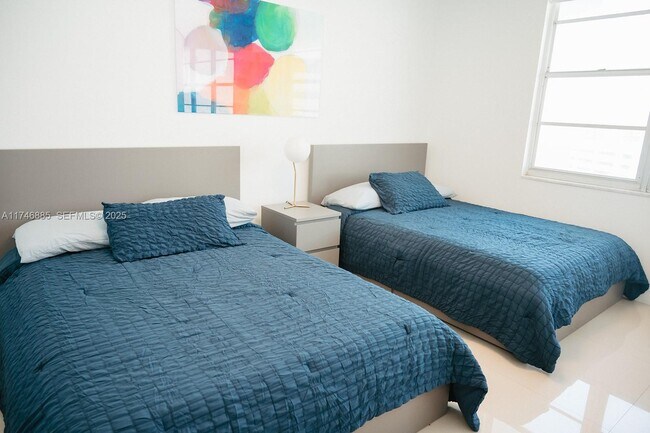 Building Photo - 3725 S Ocean Dr