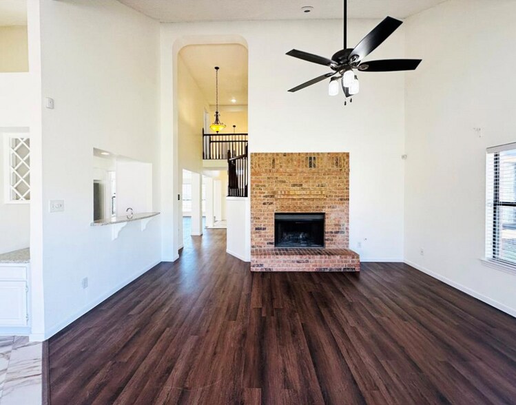 Building Photo - 306 Applewood Dr