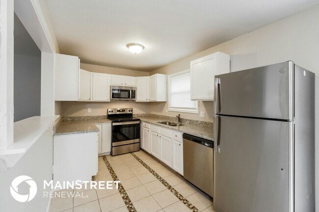 Building Photo - 6302 E 140th Terrace