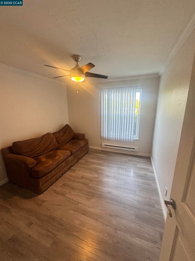 Building Photo - 1085 Murrieta Blvd