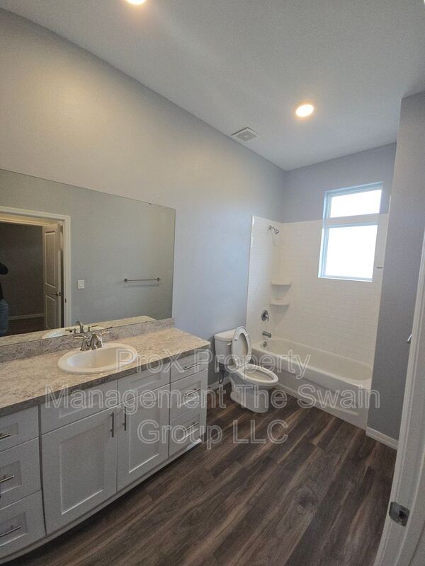 Building Photo - 750 Ave C SW