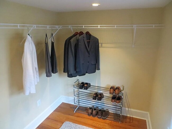 Building Photo - 1639 Carpenter St