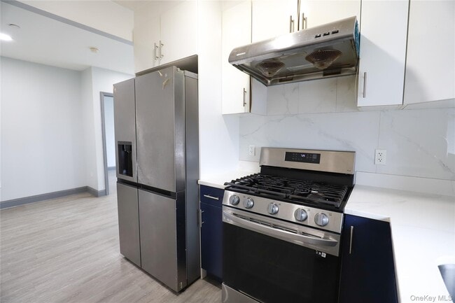 Building Photo - 42-61-61 Saull St