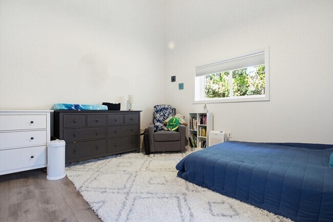 Building Photo - 49 Captain Eames Cir