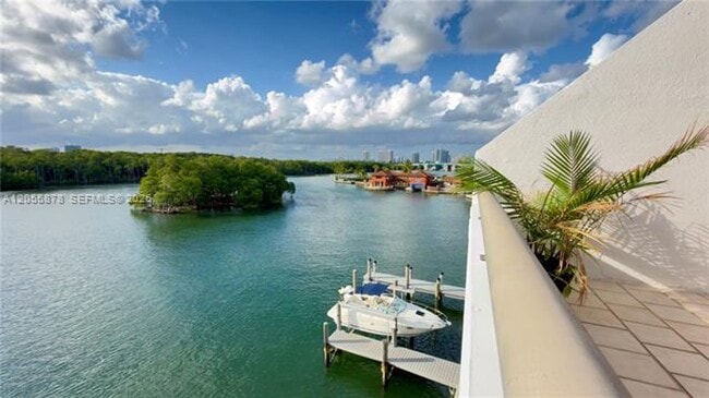 Building Photo - 456 Poinciana Island Dr