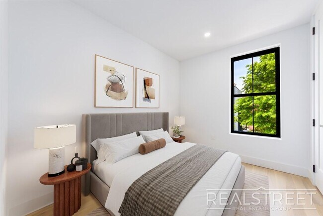 Building Photo - Brand new 4 Bed 3 Bath in Williamsburg