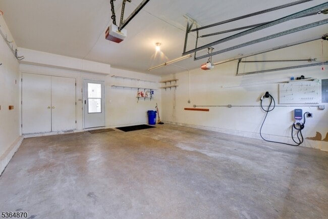 Building Photo - 5 Marco Polo Ct