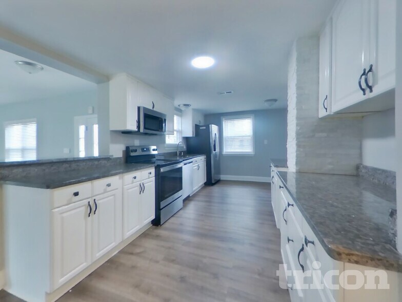 Building Photo - 5150 Wolfe Dr