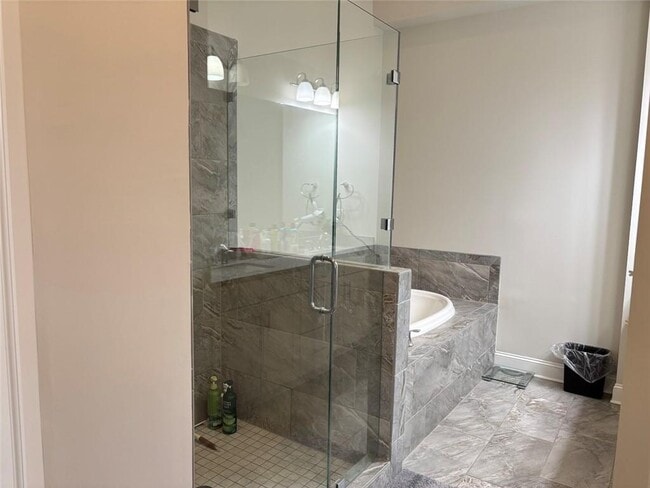 Building Photo - 7866 Laurel Crest Dr