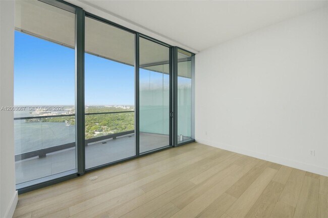 Building Photo - 175 SE 25th Rd