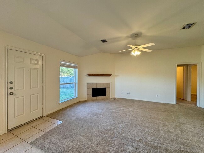 Building Photo - 3BR / 2BA Duplex in Hewitt, Texas | Midway ISD *Leasing Special Available*
