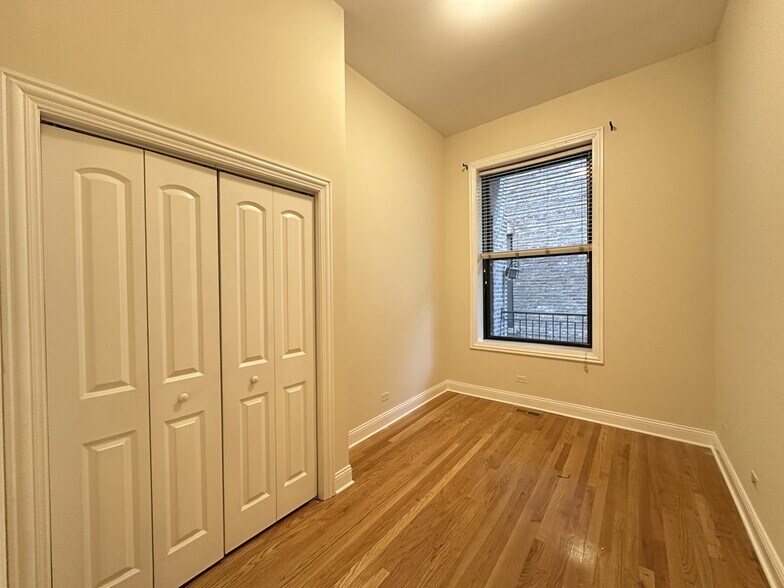 Building Photo - 851 N LaSalle St