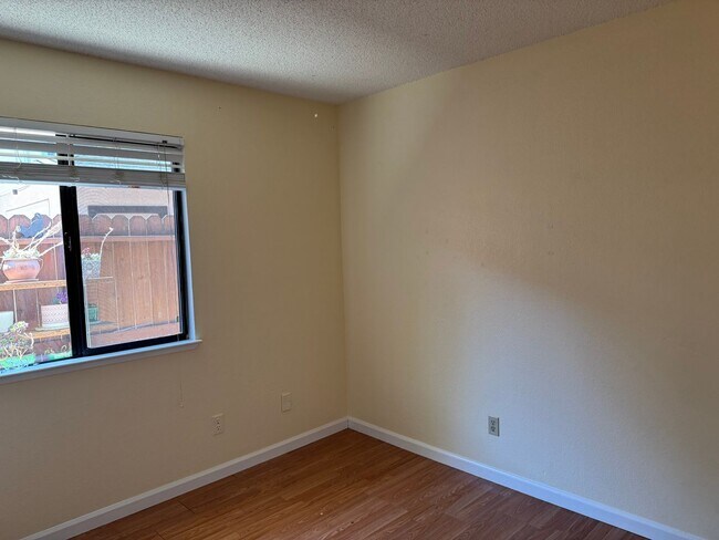 Building Photo - 2940 Candido Dr