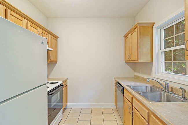 Building Photo - 36 Winterwind Dr