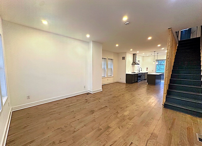 Building Photo - 733 Gresham Pl NW