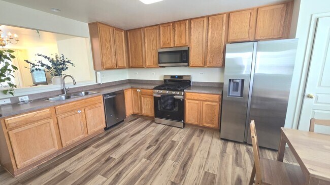 Building Photo - 484 Belvedere Ln