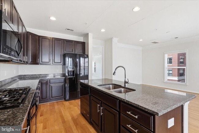 Building Photo - 2932 Finsbury Pl