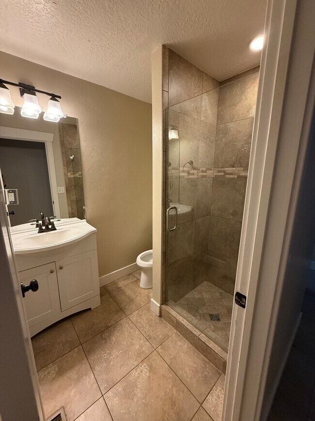 Building Photo - 807 S McClelland St