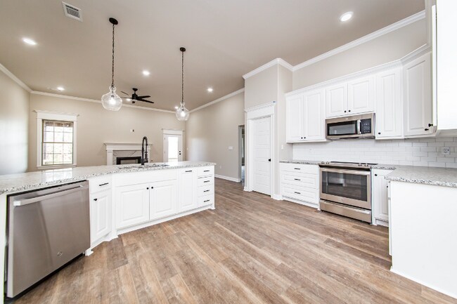 Building Photo - 17304 Hollow Pine Dr