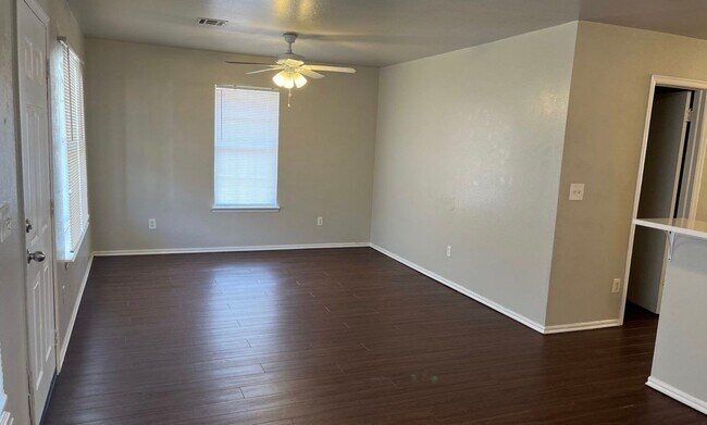 Building Photo - Remodeled 4 bedroom, 2 bath - Moore Schools