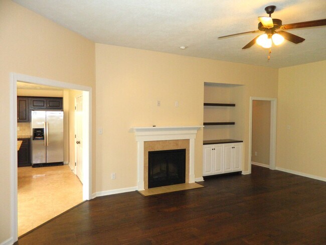 Building Photo - 498 Sebastian Dr