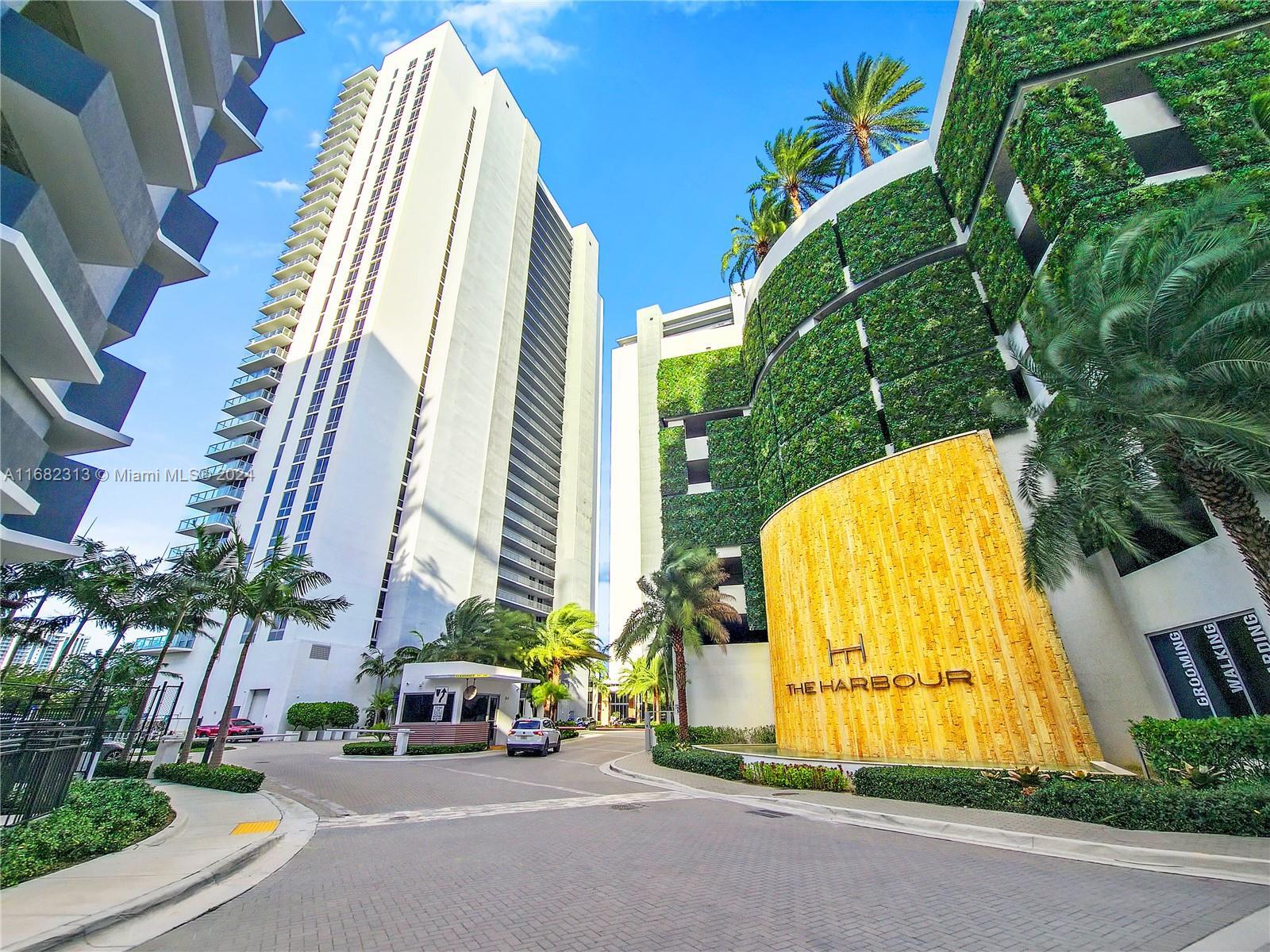Building Photo - 16385 Biscayne Blvd