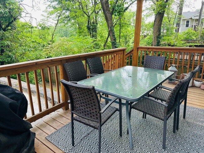 Building Photo - 708 Old Dallas Rd