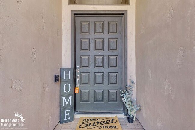 Building Photo - Modern 3bdm 3ba Home with Stylish Upgrades