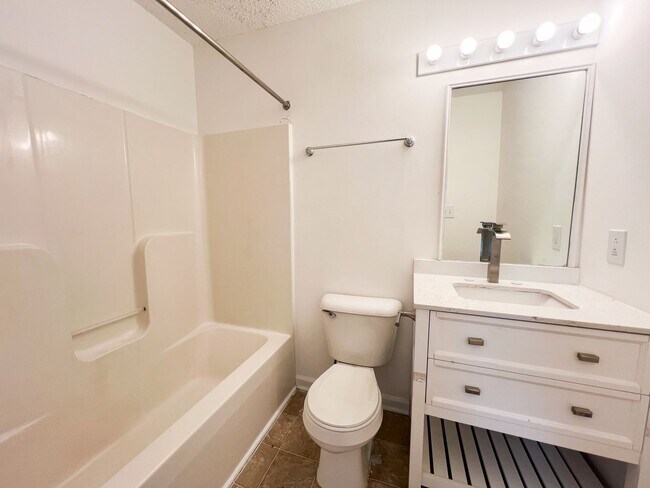 Building Photo - 438 Cranklen Cir