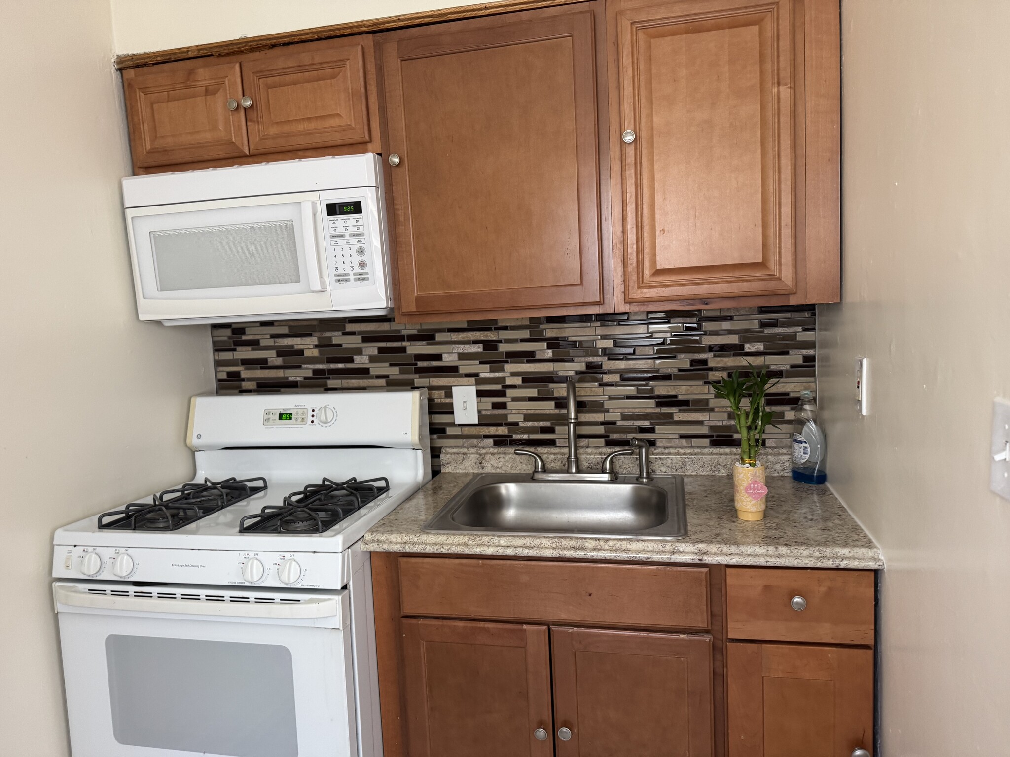 Kitchen - 913 Saint Dunstans Rd